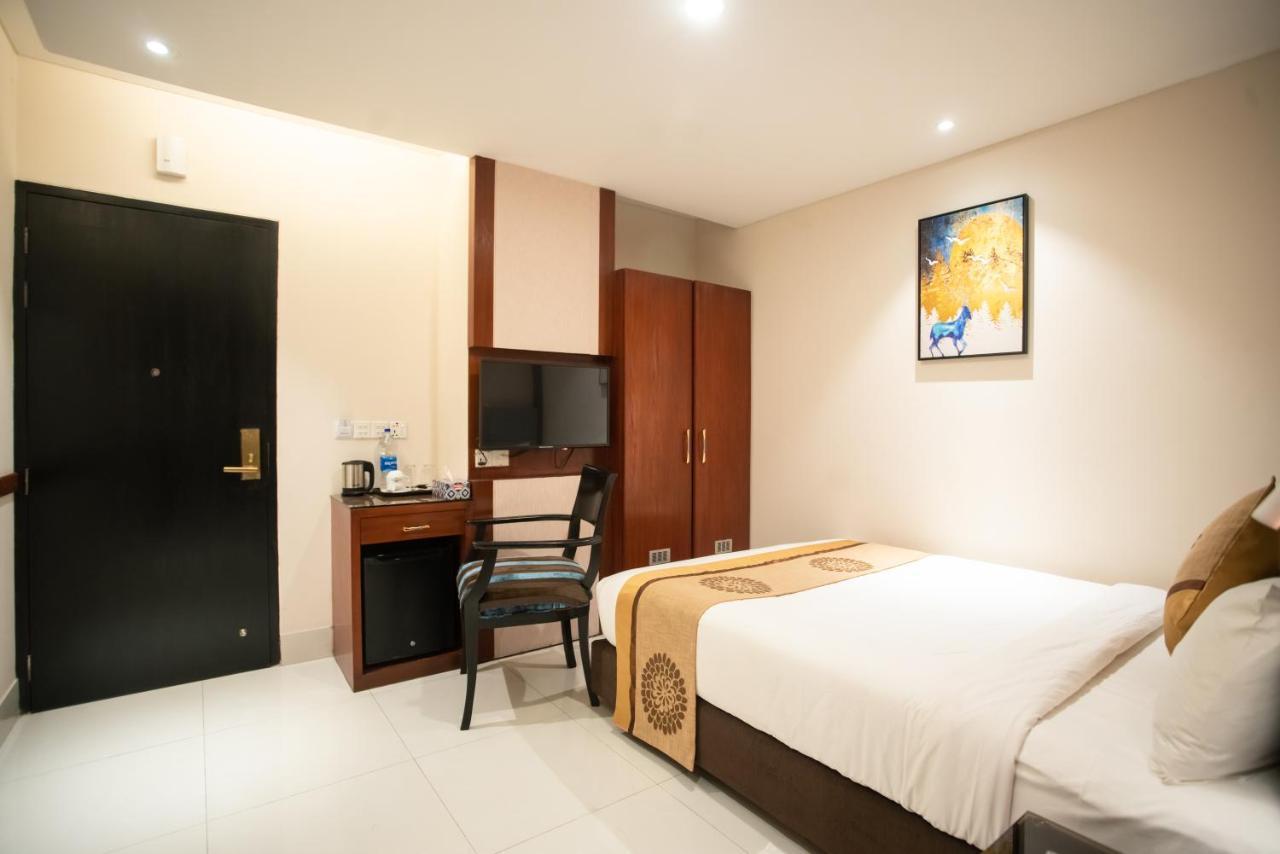 Jatra Hotel Grand Royal ธากา ภายนอก รูปภาพ