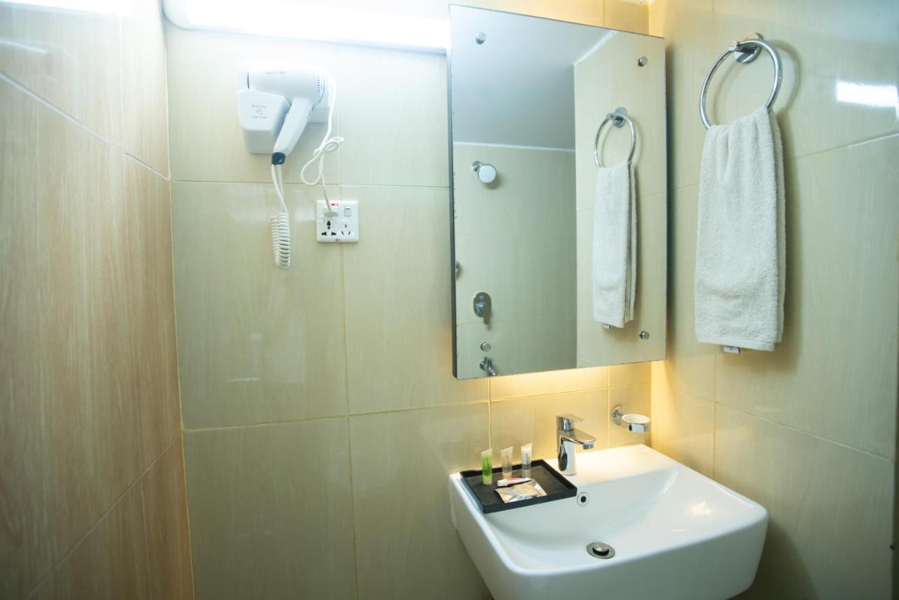 Jatra Hotel Grand Royal ธากา ภายนอก รูปภาพ
